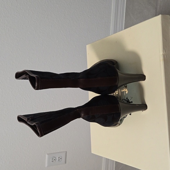 Brown and black coach boots - Picture 4 of 5